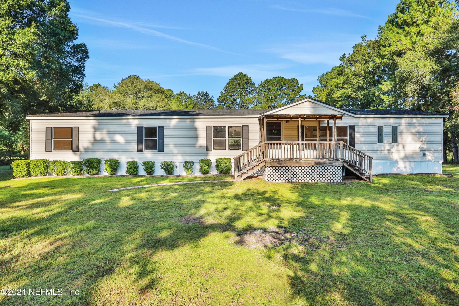 Property Photo:  2406 Gladiolus Avenue  FL 32068