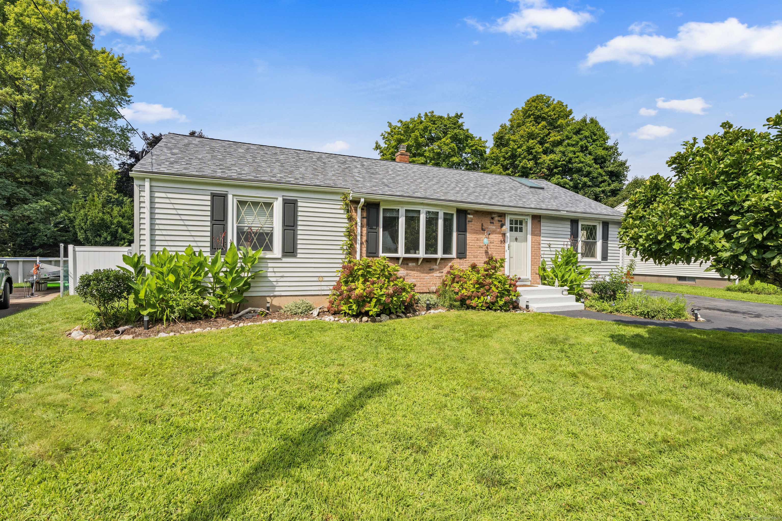 Property Photo:  30 Colonial Lane  CT 06492 