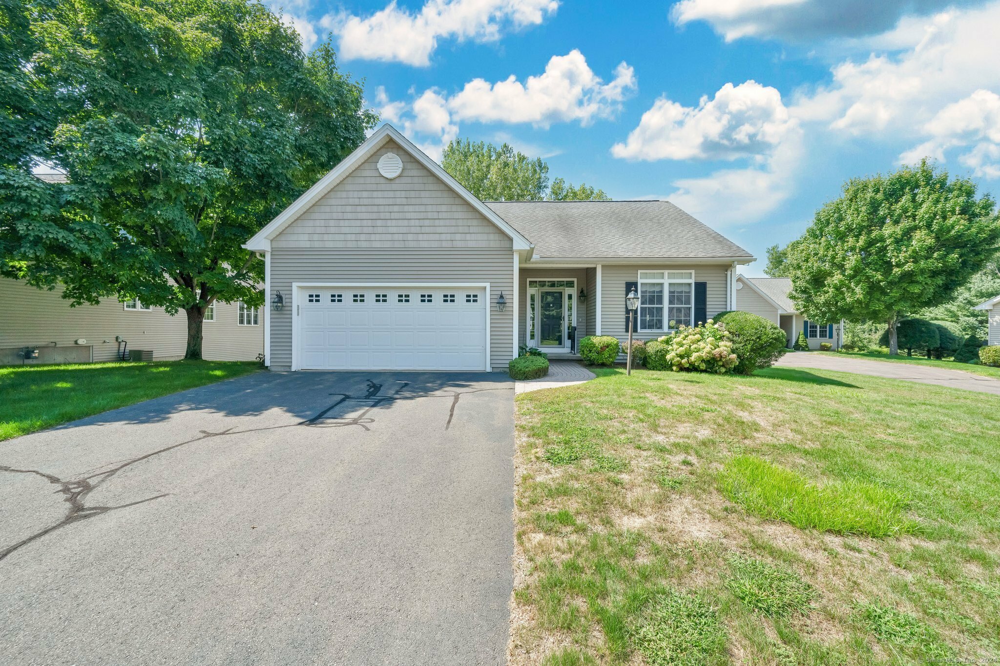 Property Photo:  7 Partridge Run 7  CT 06082 