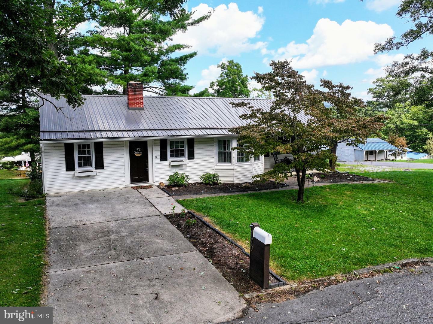 Property Photo: 170 Windwood Circle PA 15522