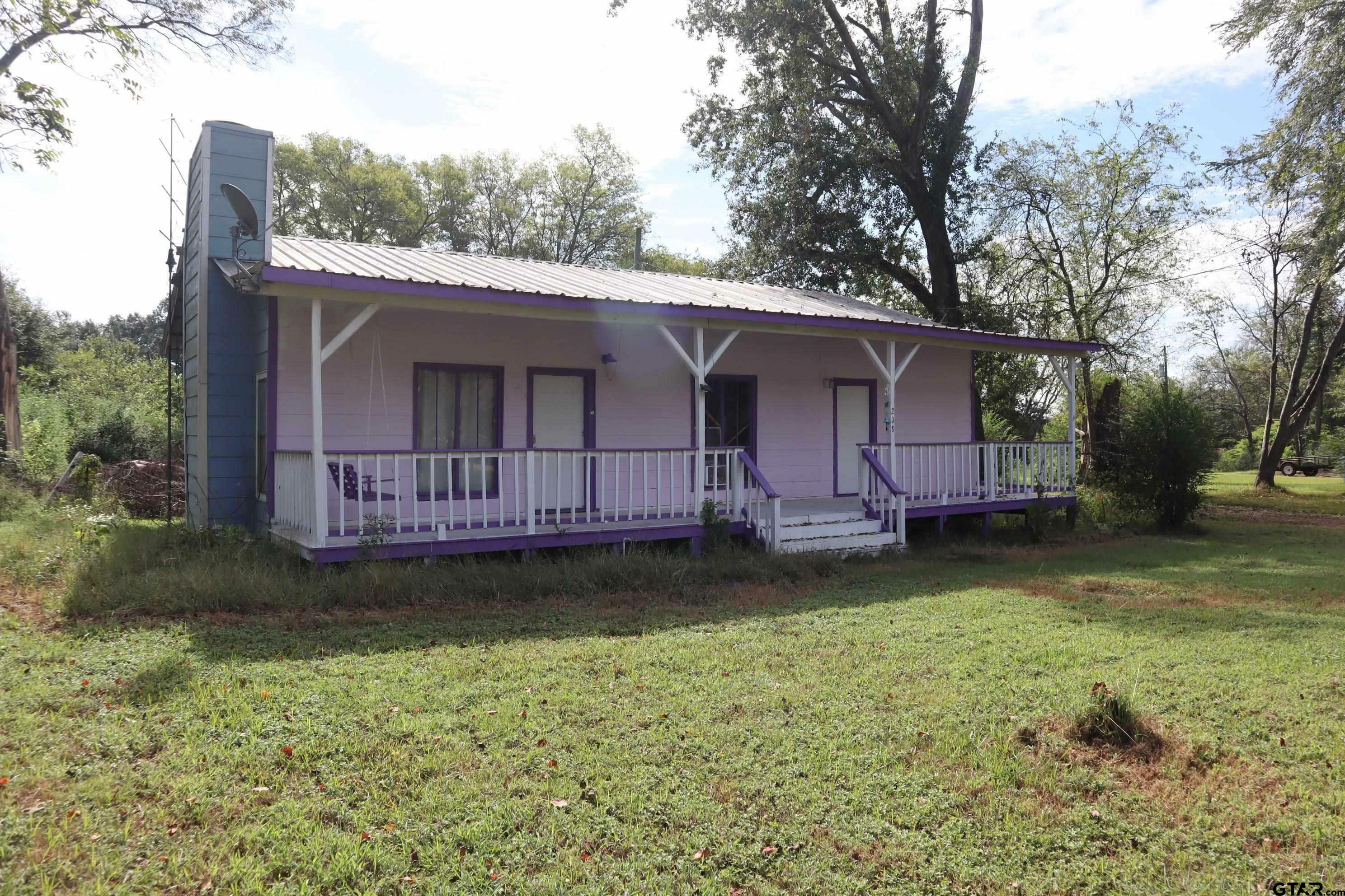 Property Photo:  208 N Pearl St  TX 75755 