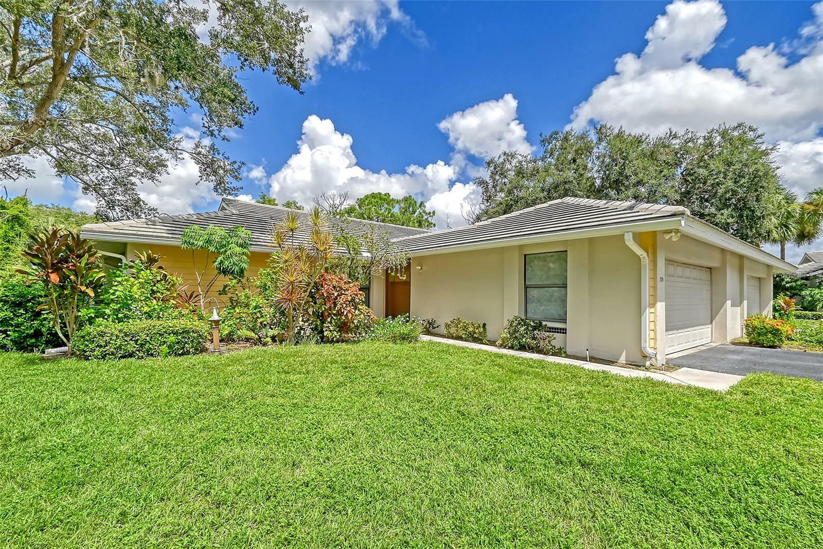 Property Photo:  338 Pembroke Drive 208  FL 34293 