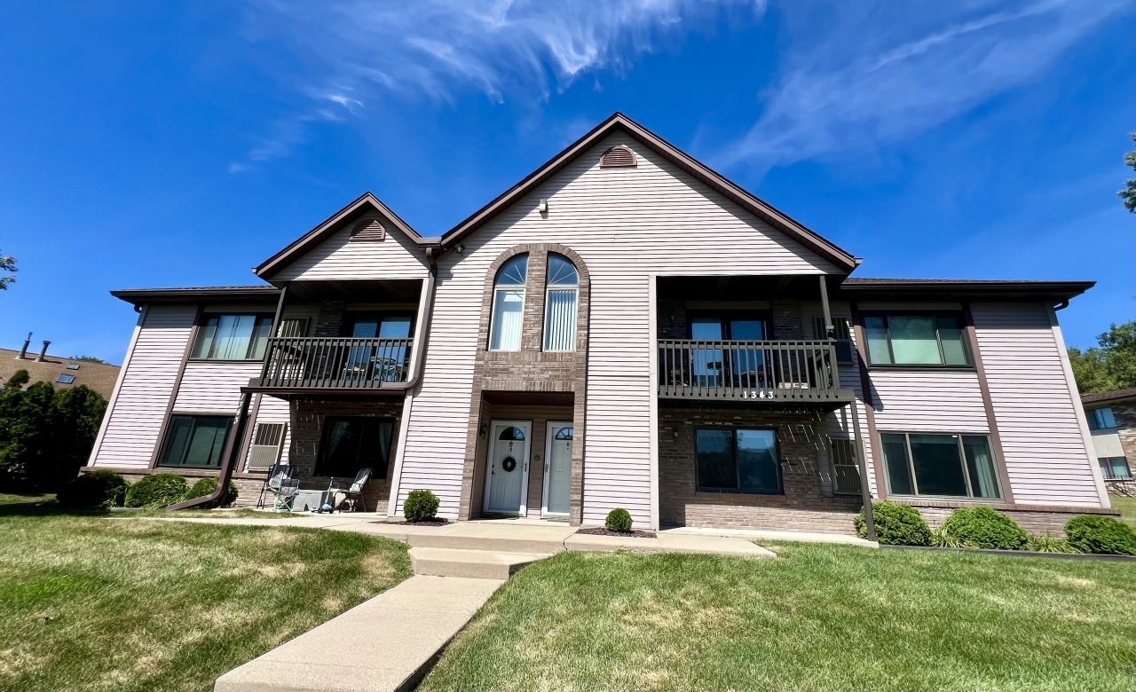 Property Photo: 1343 Meadowcreek Dr H WI 53072