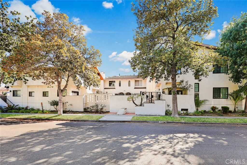 Property Photo:  105 S Kenneth Road  CA 91501 