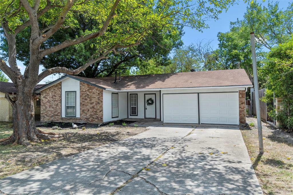 Property Photo:  221 Domingo Drive  TX 75051 