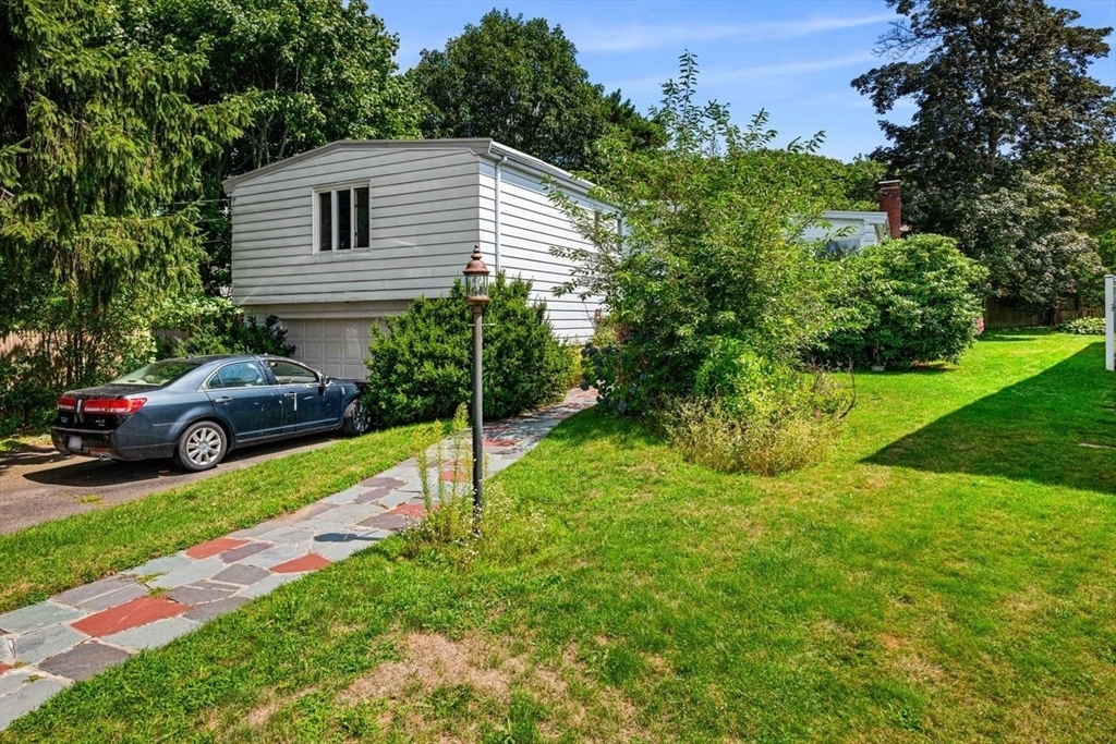 Property Photo:  7 Robin Ln  MA 01907 