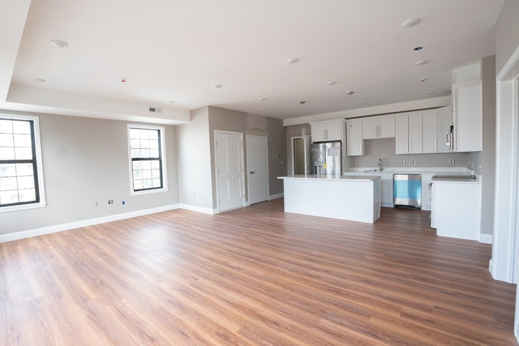 Property Photo:  13 Nahant Street 2A  MA 01902 