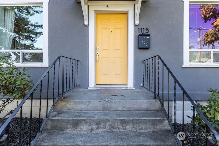 Property Photo:  1115 W Pine St  WA 99362 