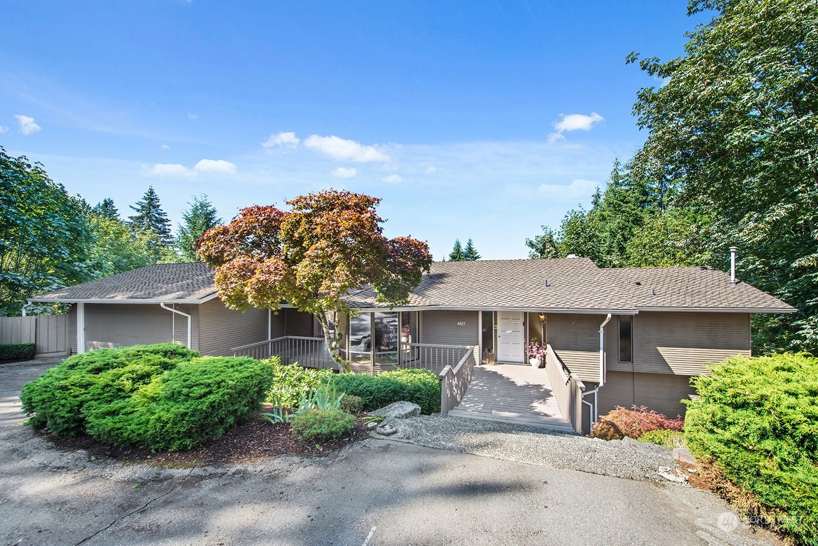 4825 88th Avenue SE  Mercer Island WA 98040 photo