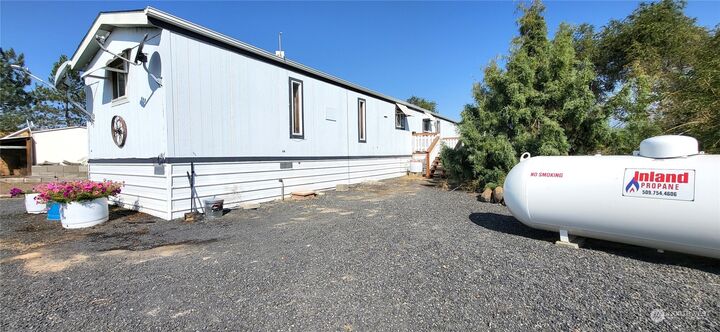 Property Photo: 2923 Road 11 NE WA 98837