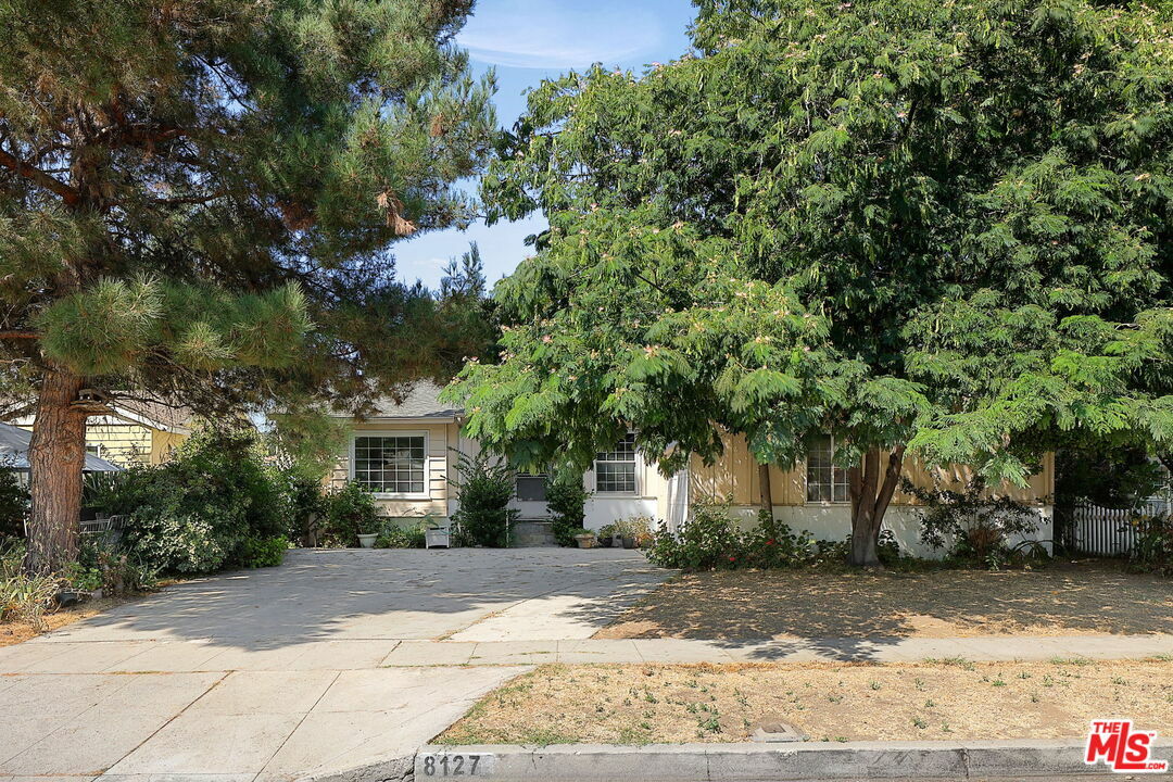 Property Photo:  8127   Natick Ave  CA 91402 