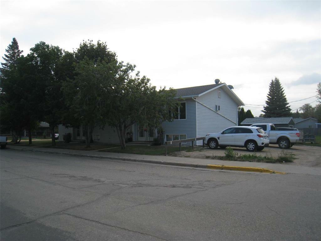 Property Photo:  811 1st Street South  MB R0L 1Z0 