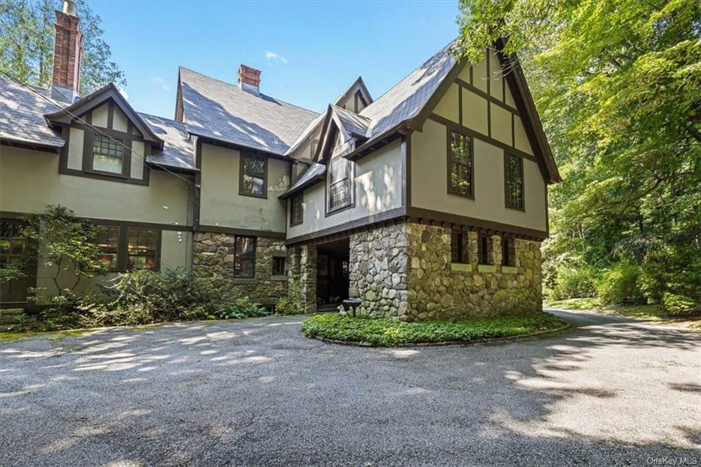 Property Photo:  712 Croton Lake Road  NY 10549 