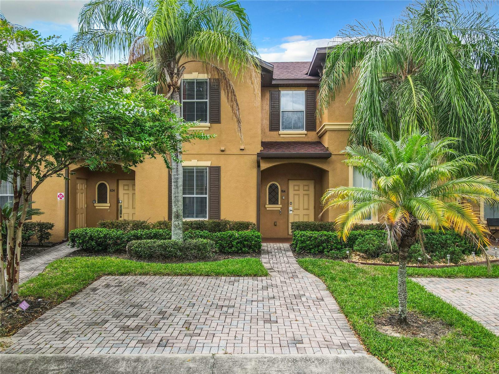 Property Photo:  814 Calabria Avenue  FL 33897 