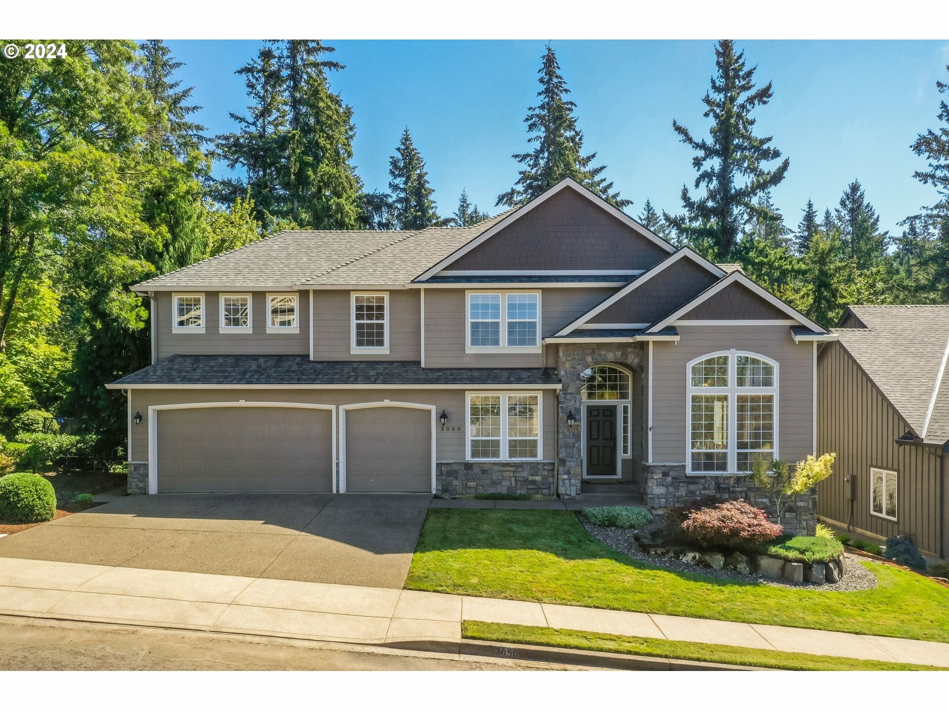 Property Photo:  3050 NW 29th Ave  WA 98607 