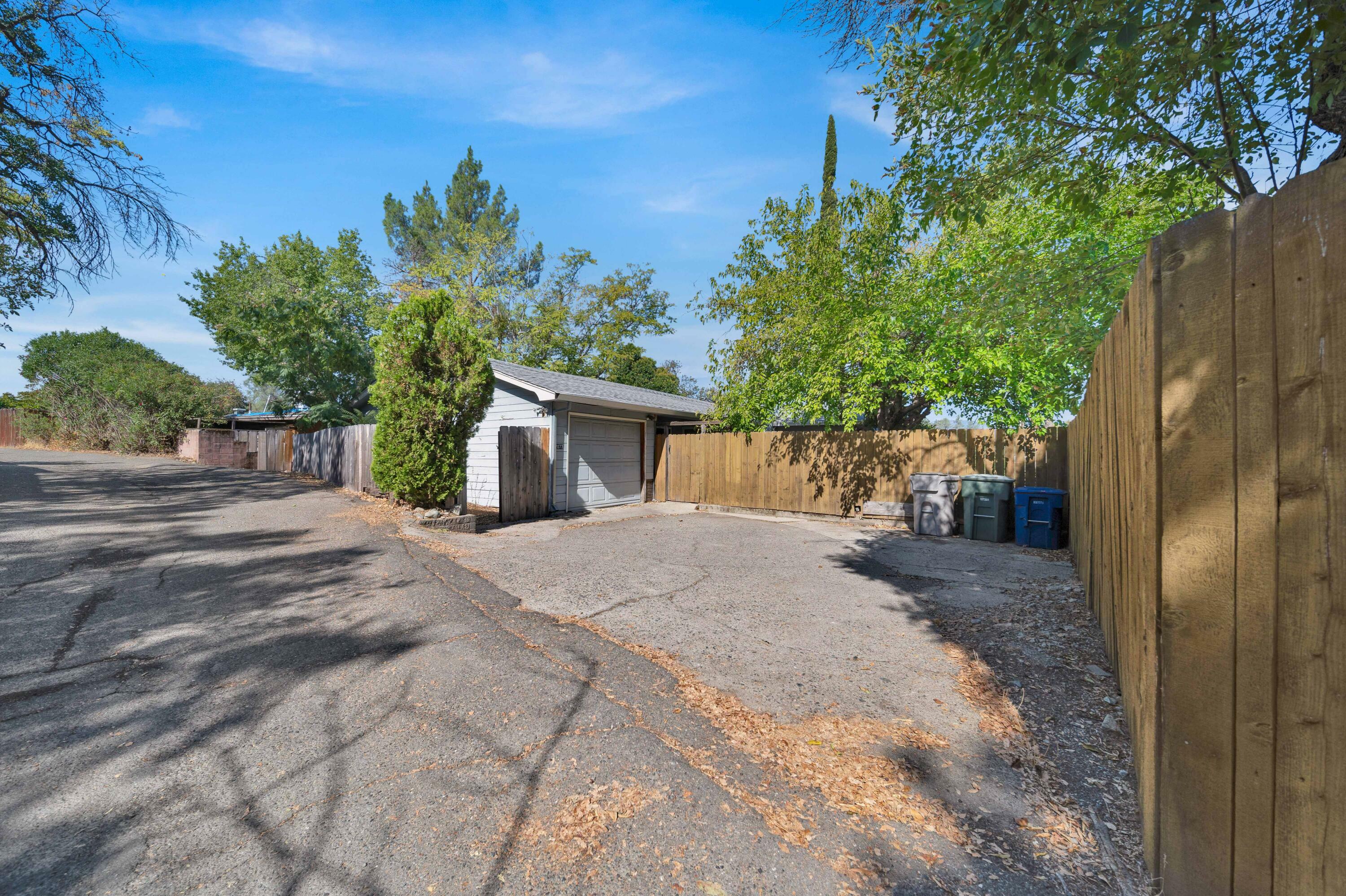 Property Photo:  2077 Skyline Drive  CA 96001 