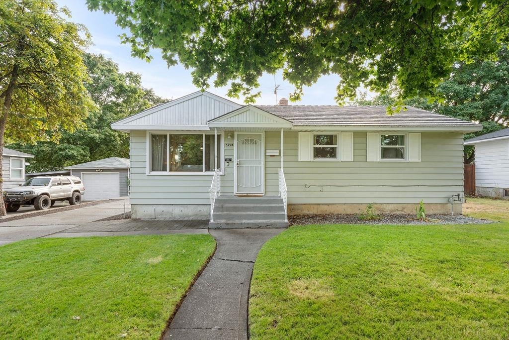 Property Photo:  5908 N Elm St  WA 99205 