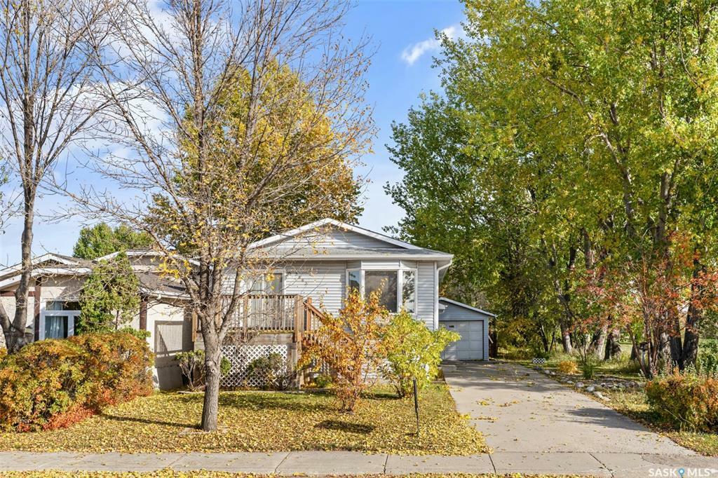 Property Photo:  3863 Fairlight Drive  SK S7M 5N1 