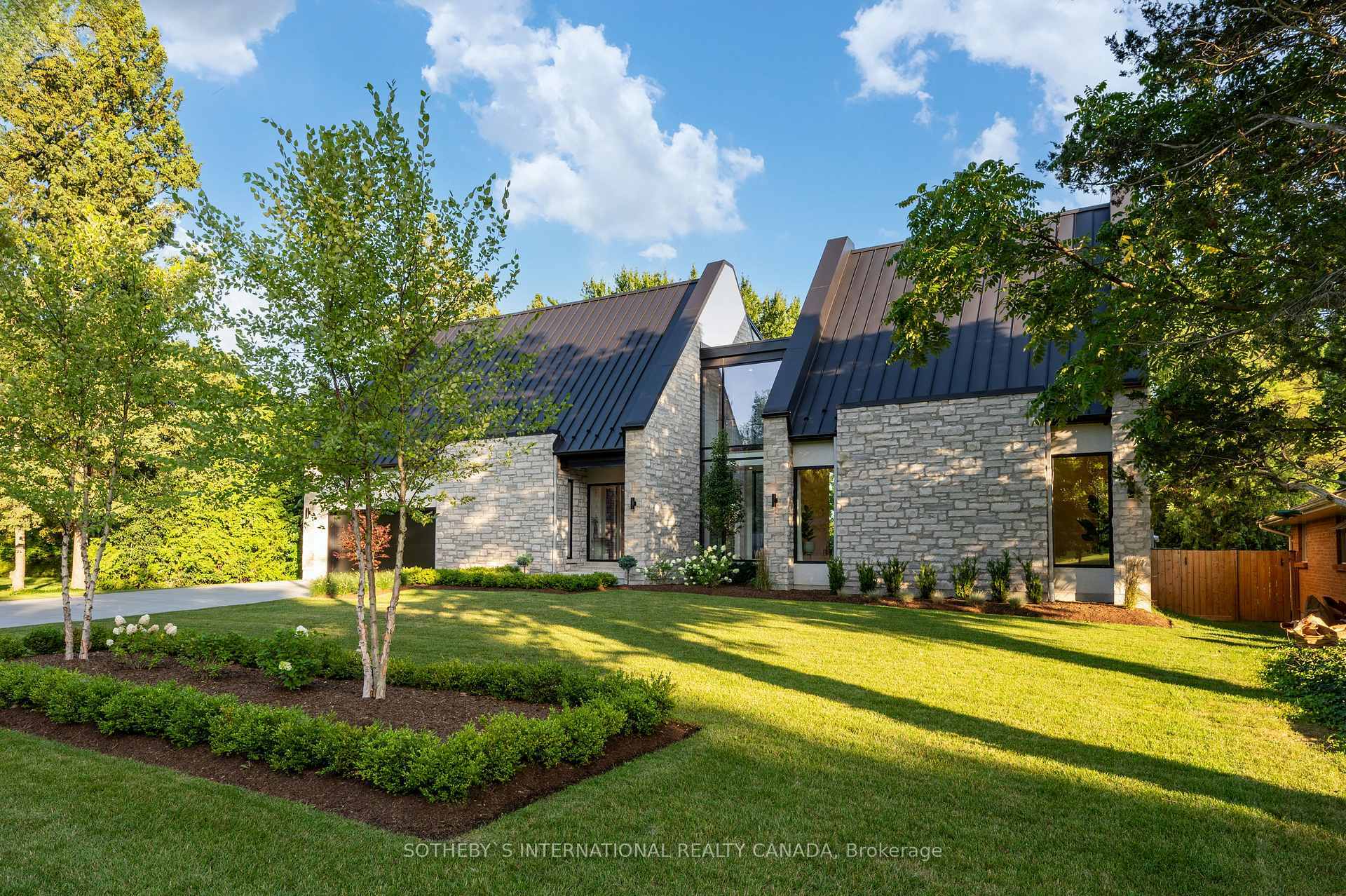 Property Photo:  864 Clearview Avenue  ON N6H 2N4 