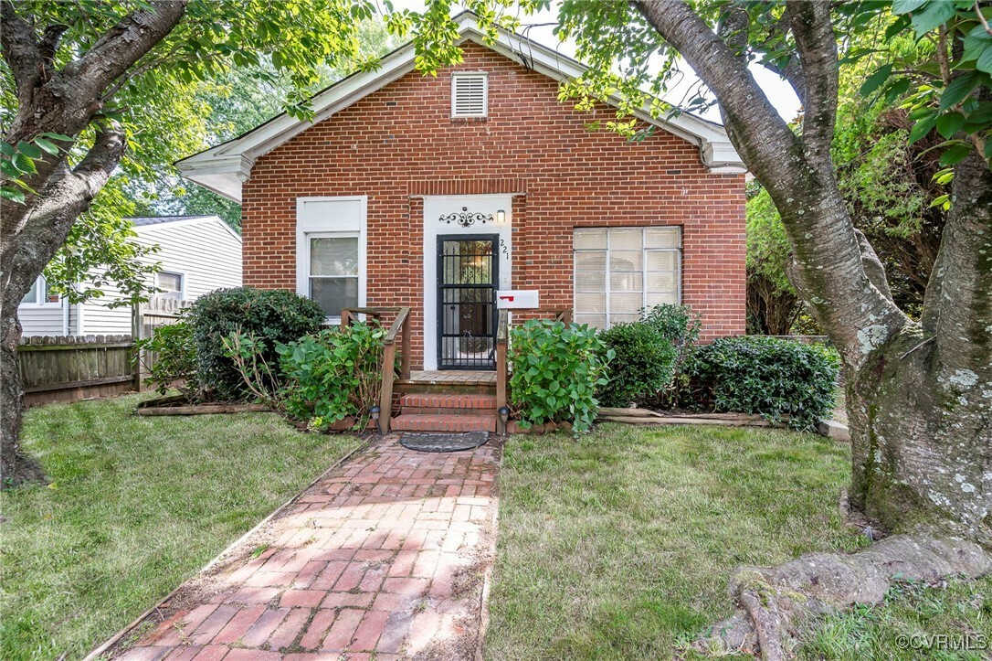 Property Photo:  221 S 13th Avenue  VA 23860 