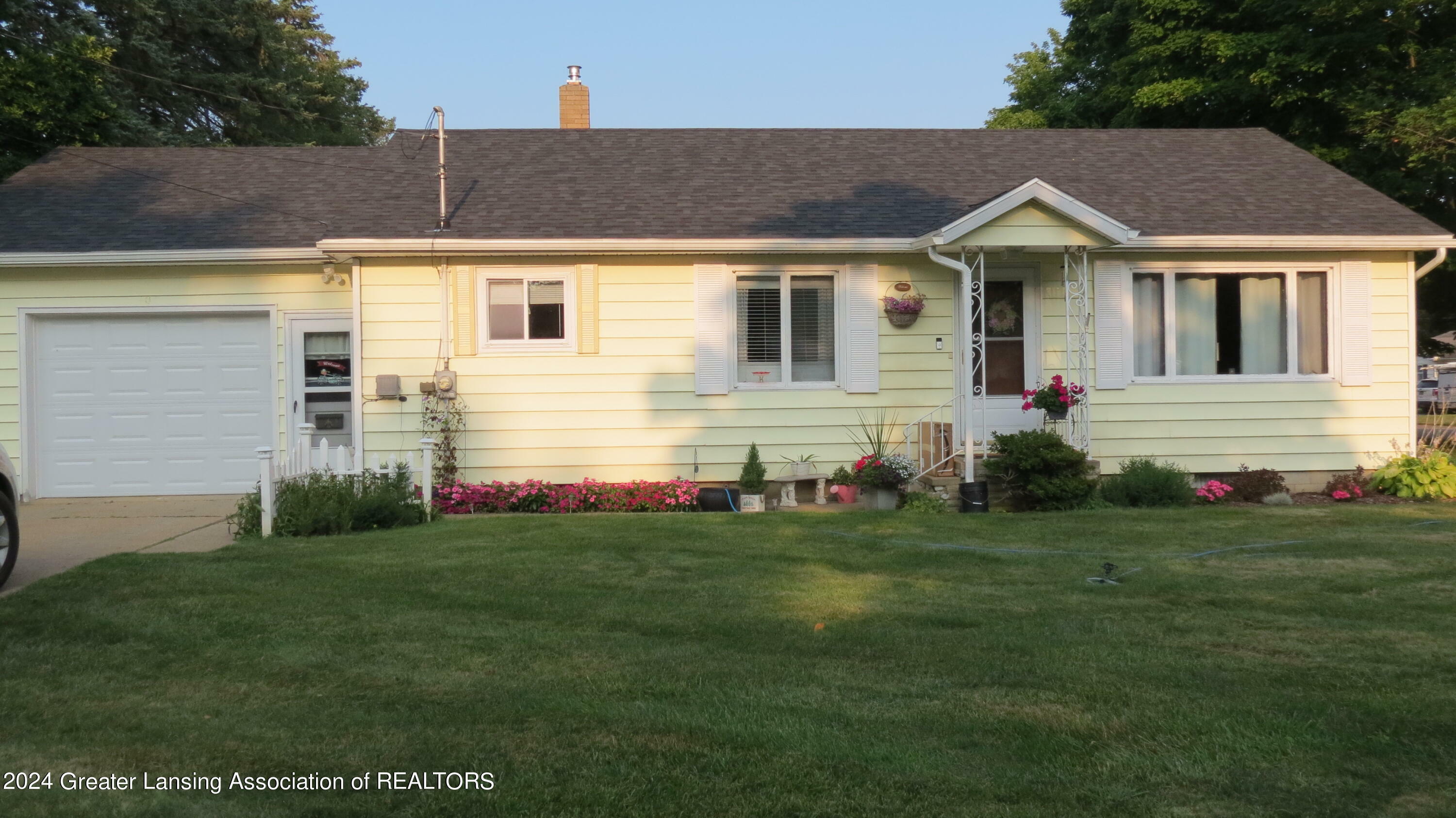 Property Photo:  402 N Knowlton Street  MI 48831 