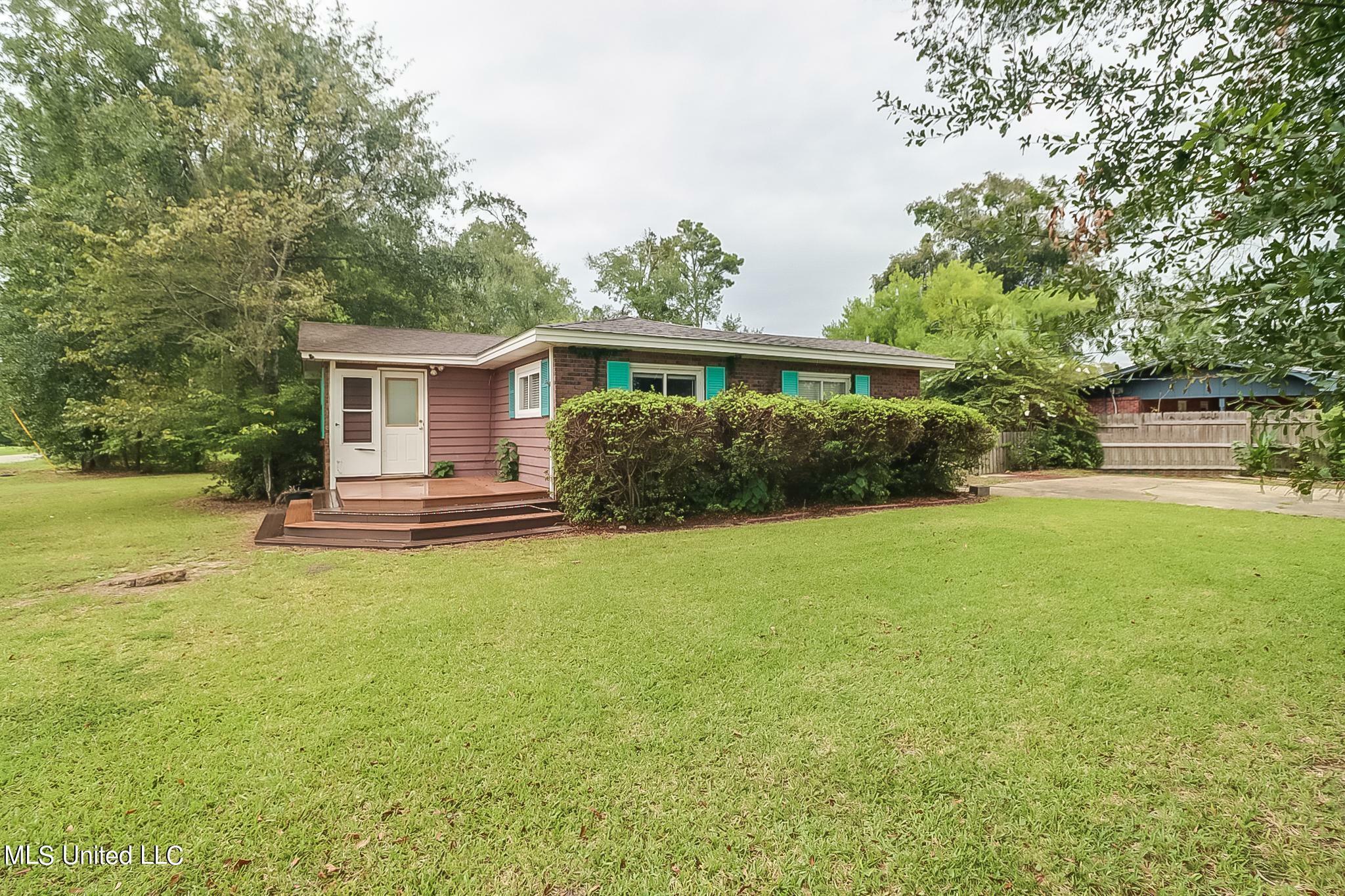 Property Photo:  400 Alexander Road  MS 39560 