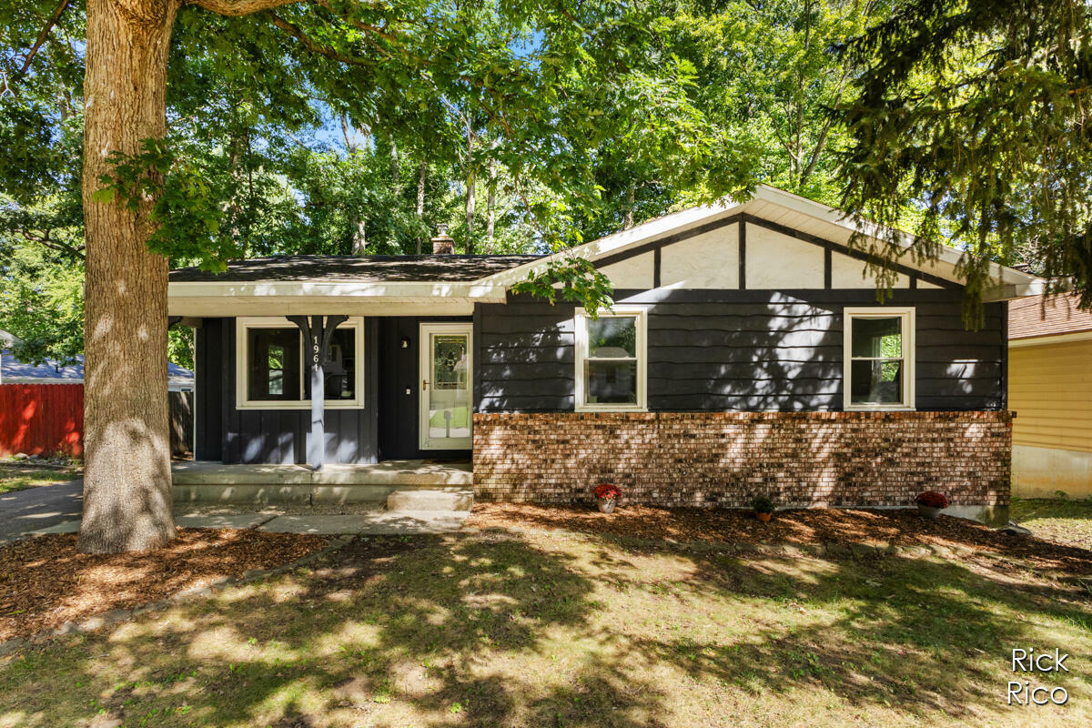 Property Photo:  1961 Cannon Street SW  MI 49519 