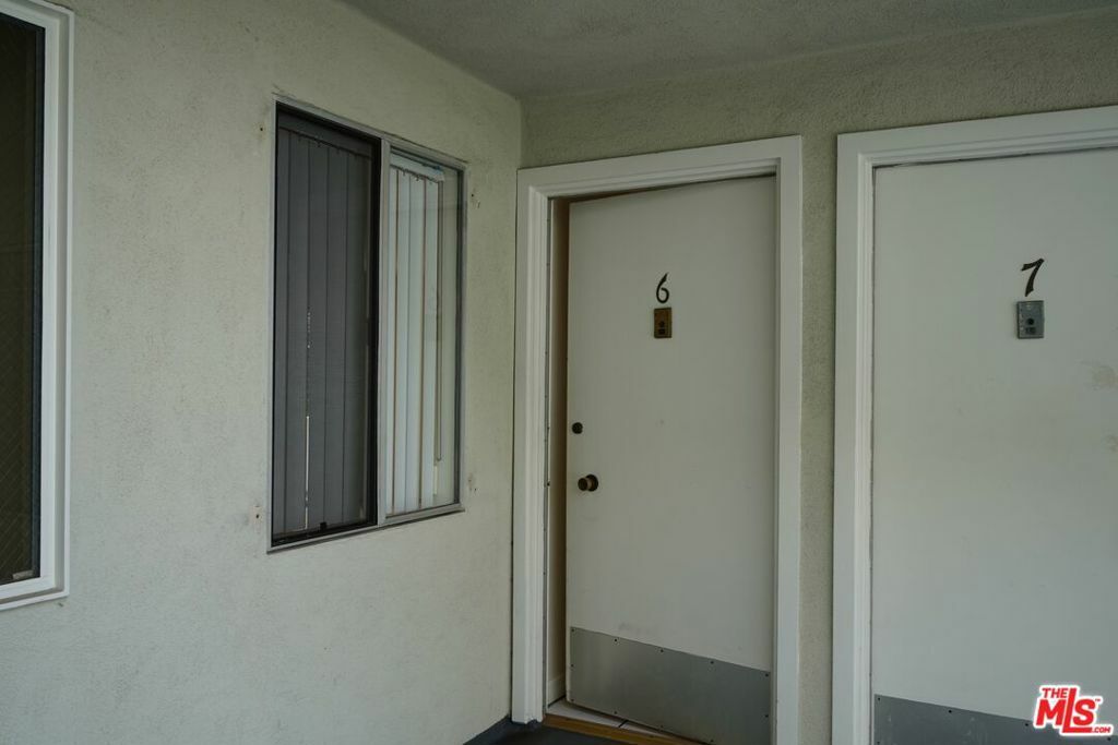 Property Photo:  440 Raymond Avenue 6  CA 90405 