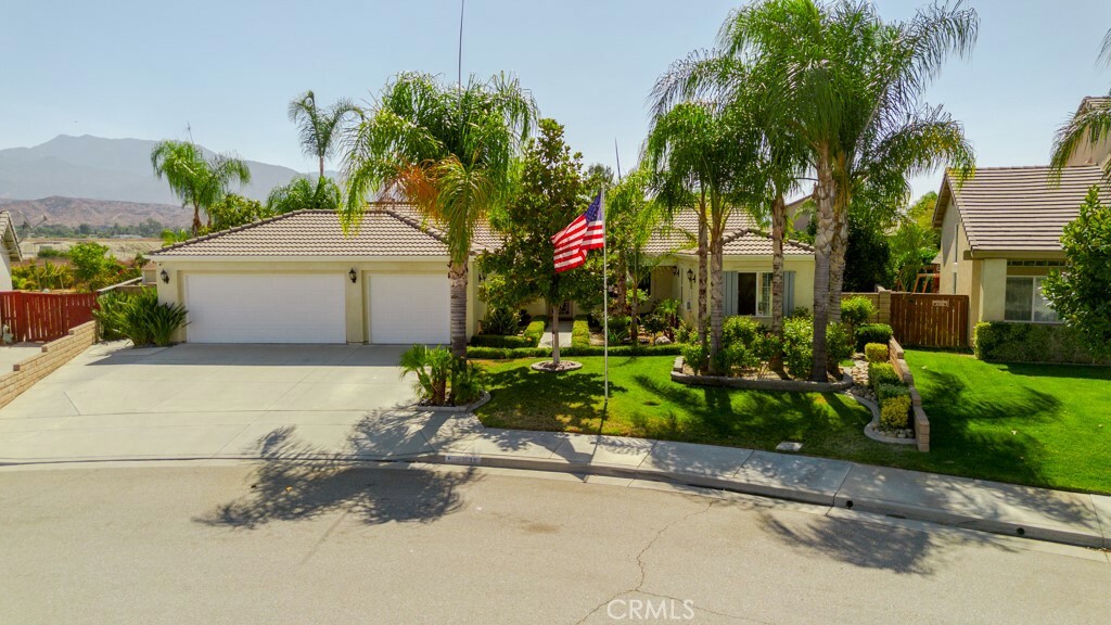 Property Photo: 1893 Rue Pinot Blanc CA 92583