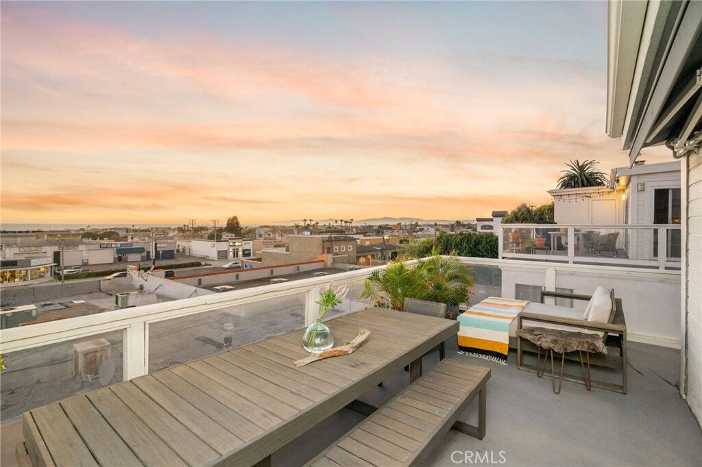 Property Photo: 833 5th Street 2 CA 90254