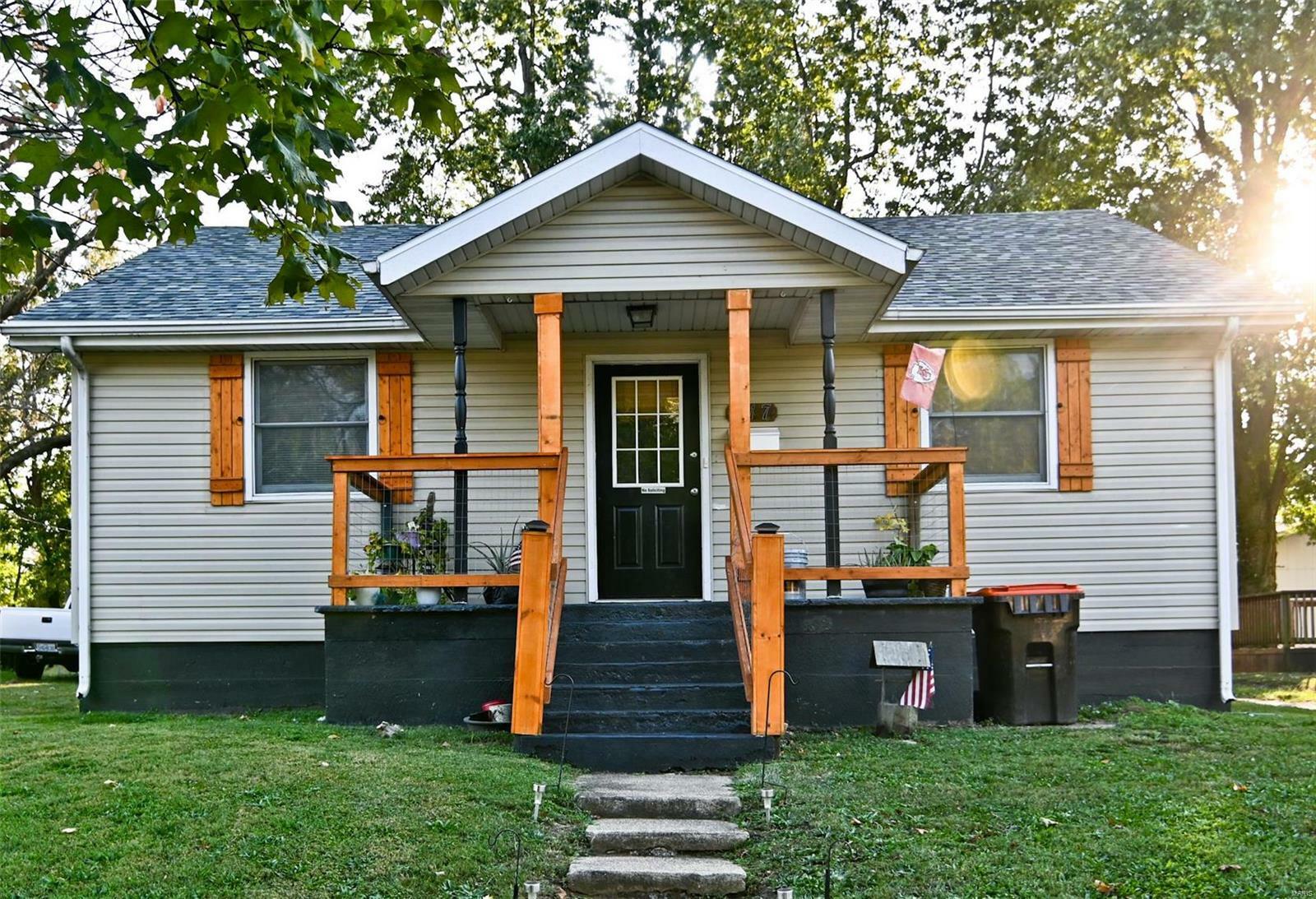 Property Photo:  317 S Washington Avenue  MO 65536 