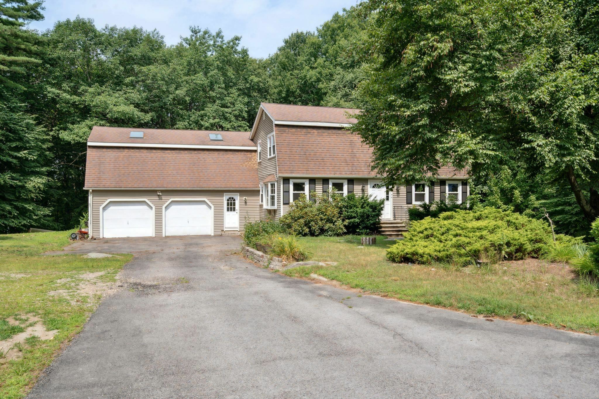 Property Photo:  70 Comstock Drive  NH 03055 