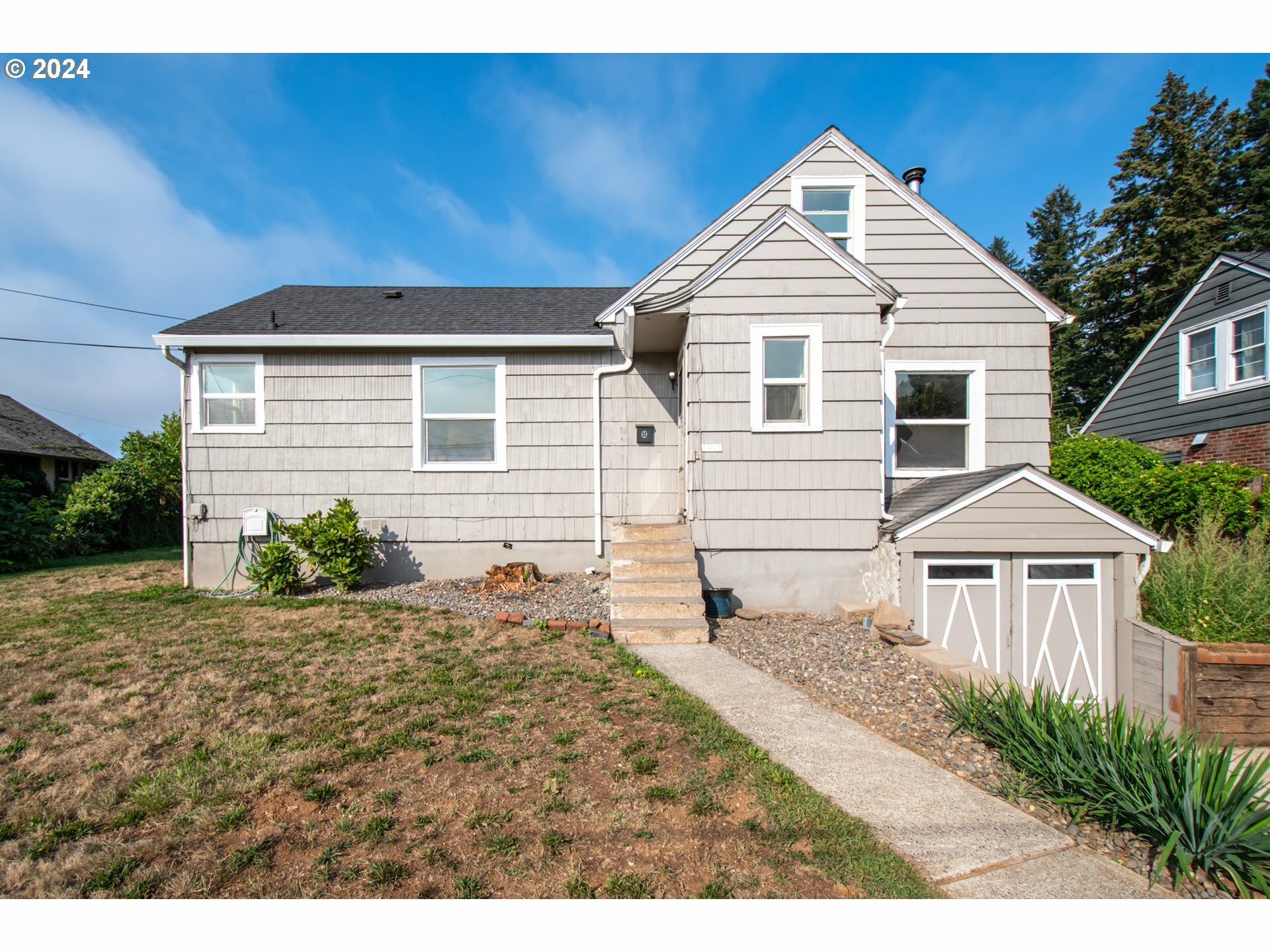 Property Photo:  1421 NE Dallas St  WA 98607 