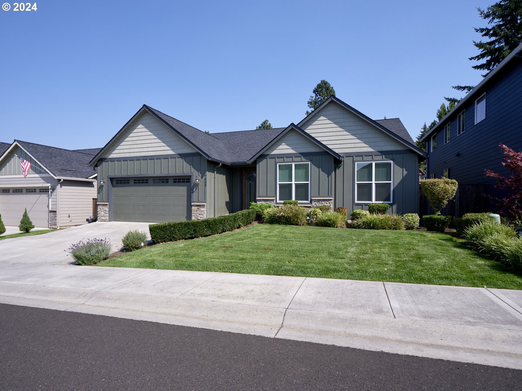 Property Photo:  7005 NW 21st Ave  WA 98665 