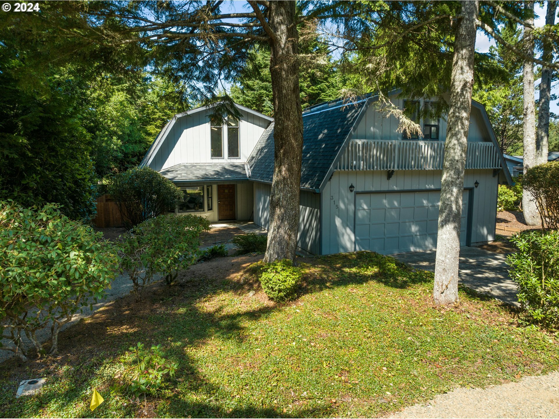 Property Photo: 315 Seagrove Loop OR 97367