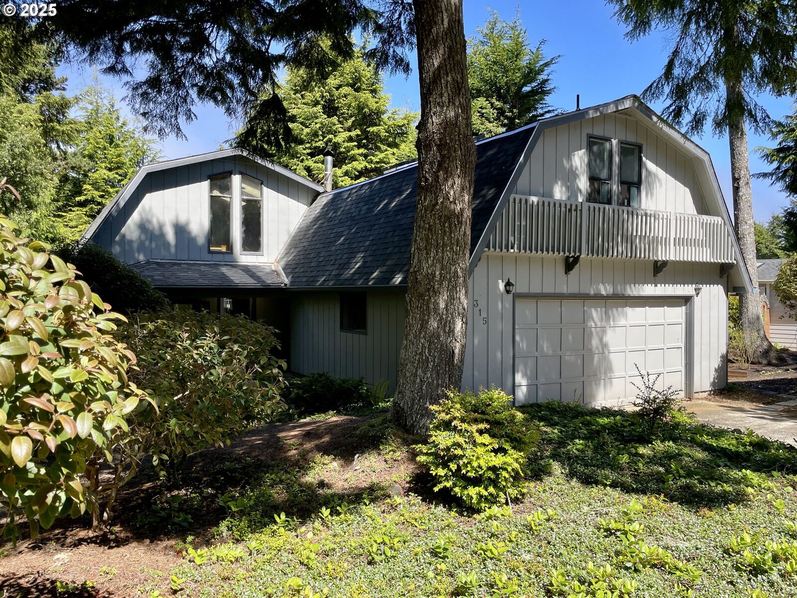 Property Photo: 315 Seagrove Loop OR 97367
