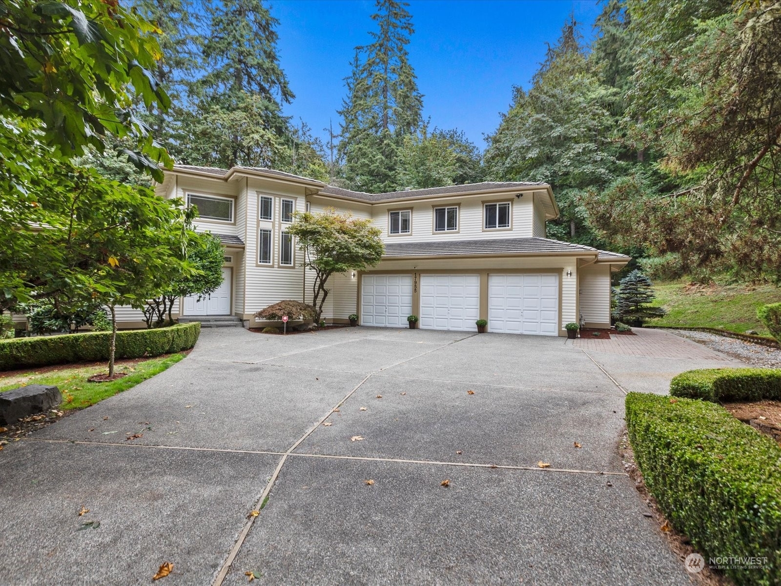 Property Photo:  17955 SE 60th Street  WA 98006 