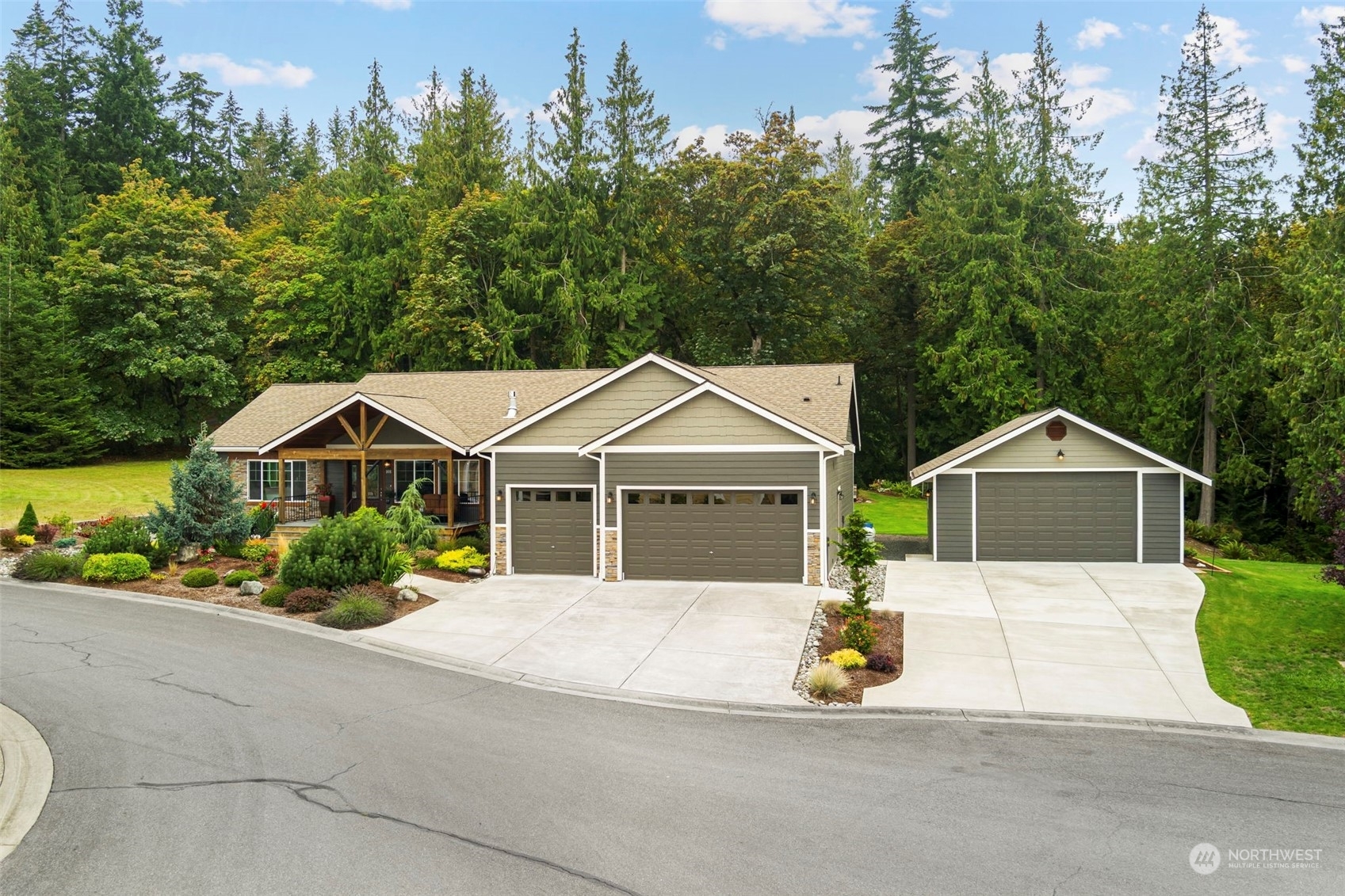 Property Photo:  101 W Rue Lavande Lane NE  WA 98382 