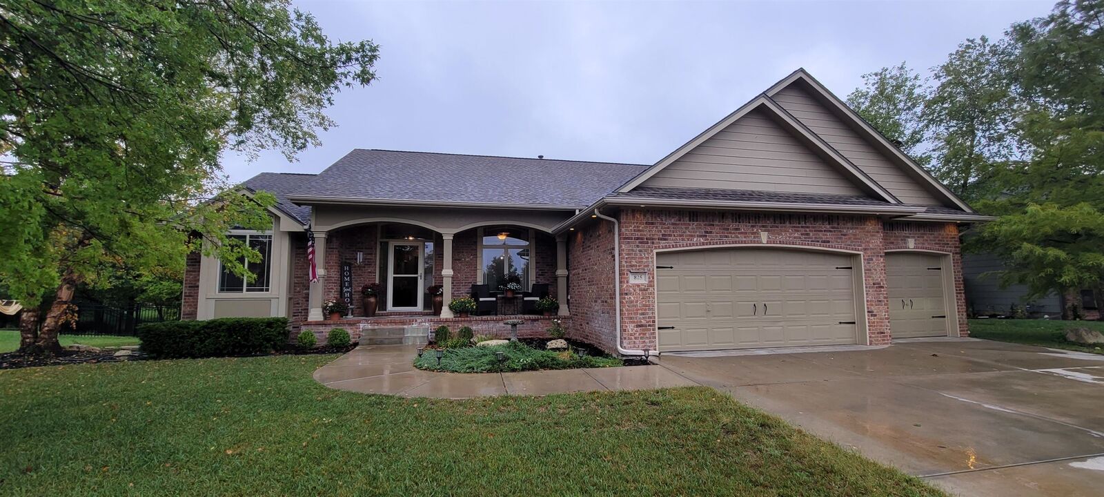 Property Photo:  825 N Bel Arbor St  KS 67037