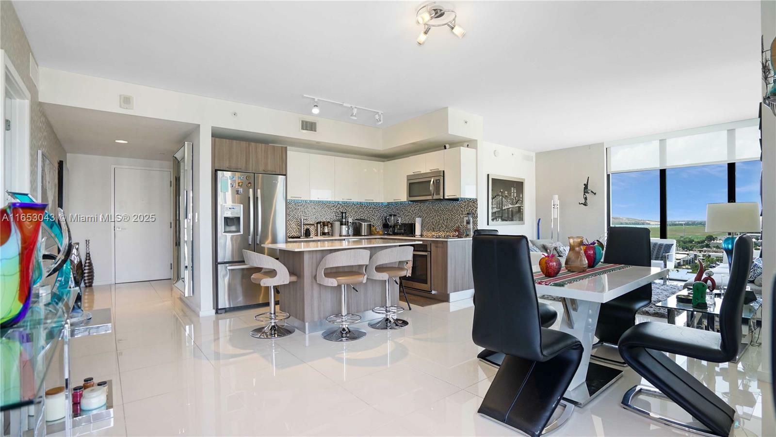 Property Photo: 5300 Paseo Blvd 1611 FL 33166