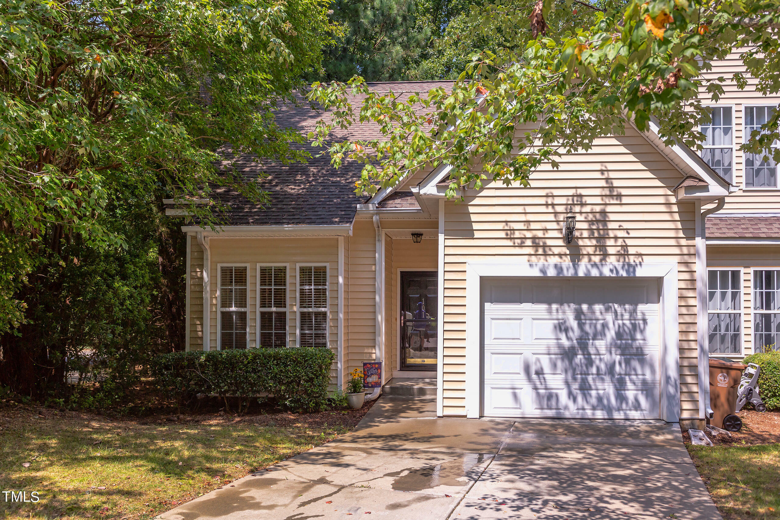 Property Photo:  101 Lanigan Place  NC 27513 