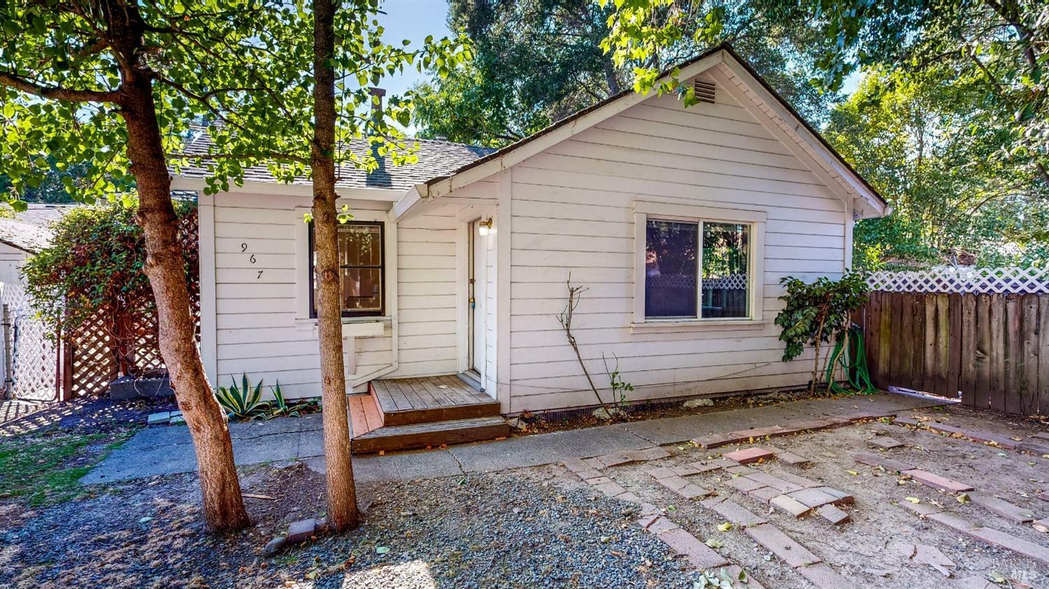 Property Photo:  961 Burbank Avenue  CA 95407 