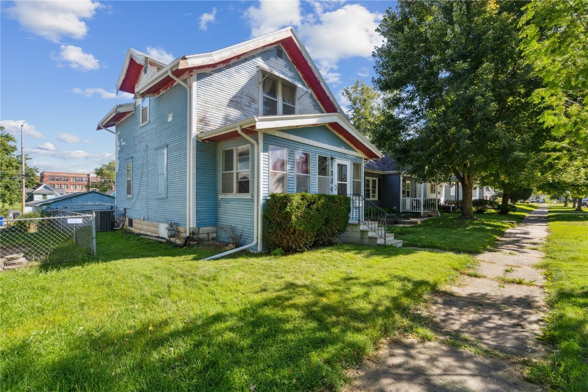 Property Photo:  1334 Hinkley Avenue NW  IA 52405 