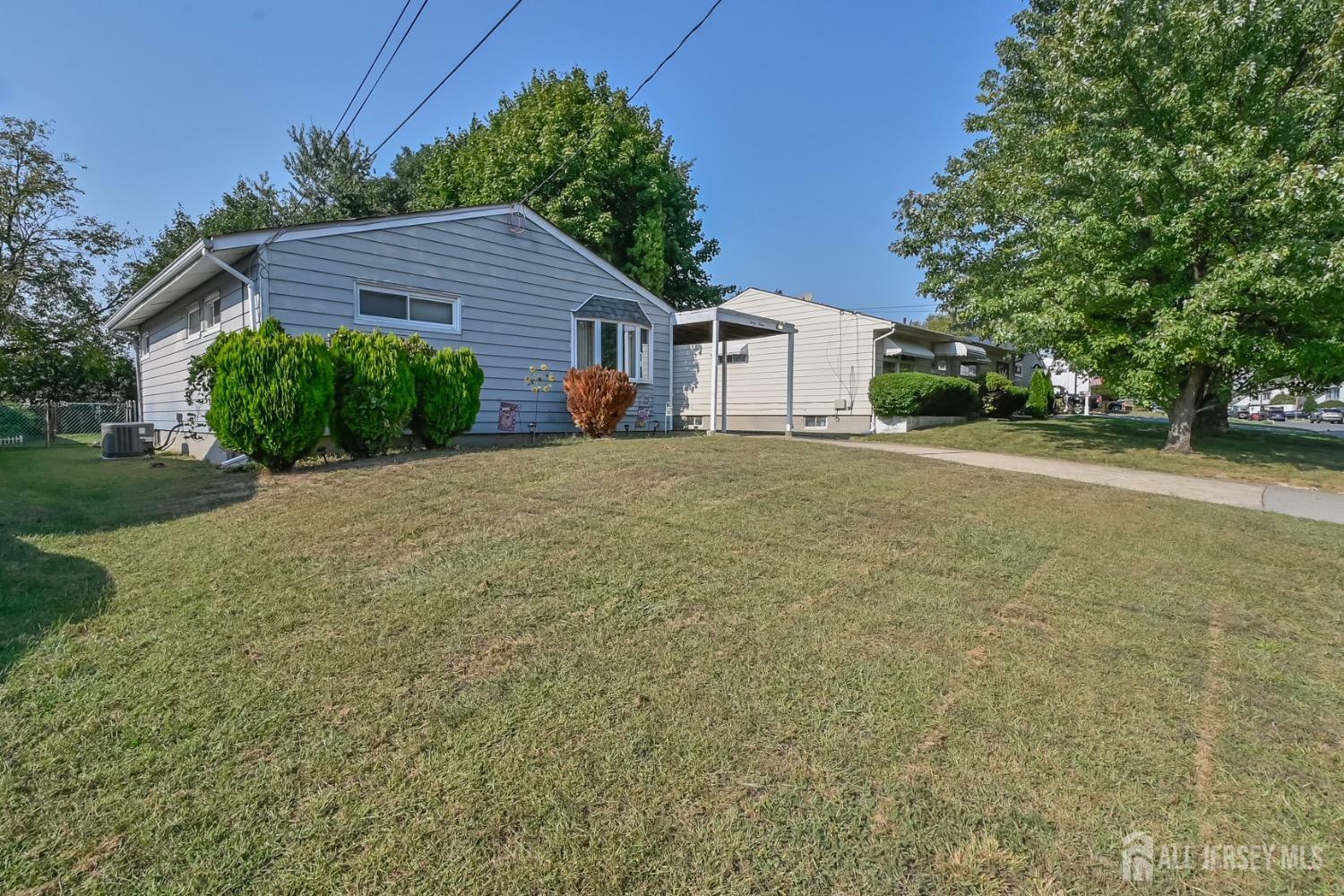 Property Photo:  27 Buttonwood Drive  NJ 08859 