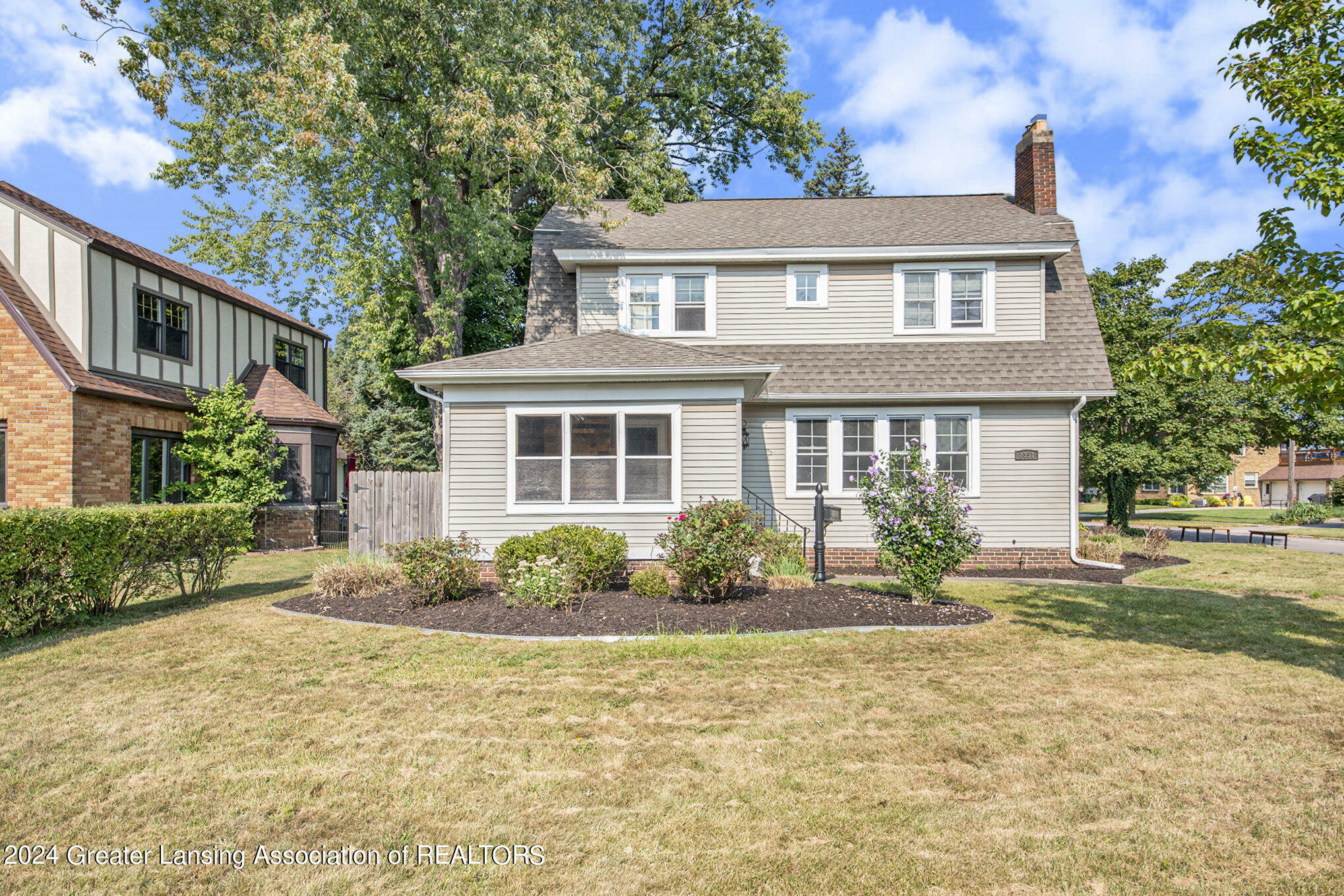 Property Photo:  2351 Plainfield Avenue  MI 49505 