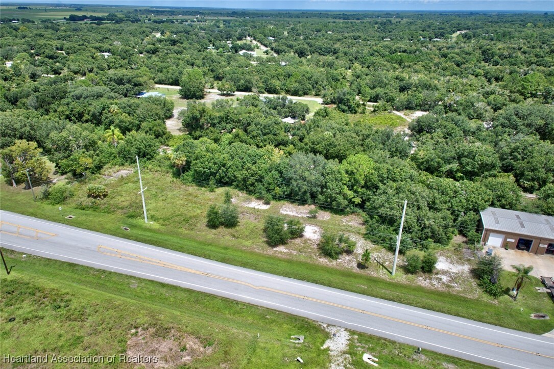 Property Photo: 1832 US-98 Highway FL 33857