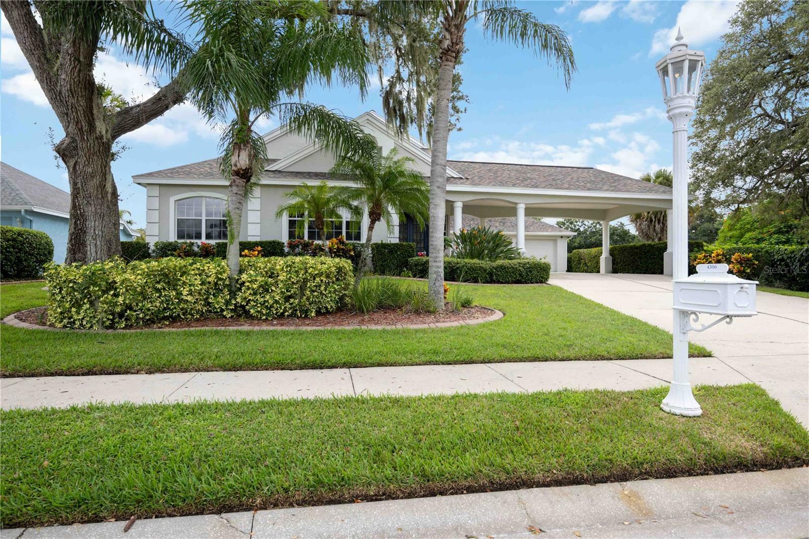 Property Photo:  4306 Barracuda Drive  FL 34208 