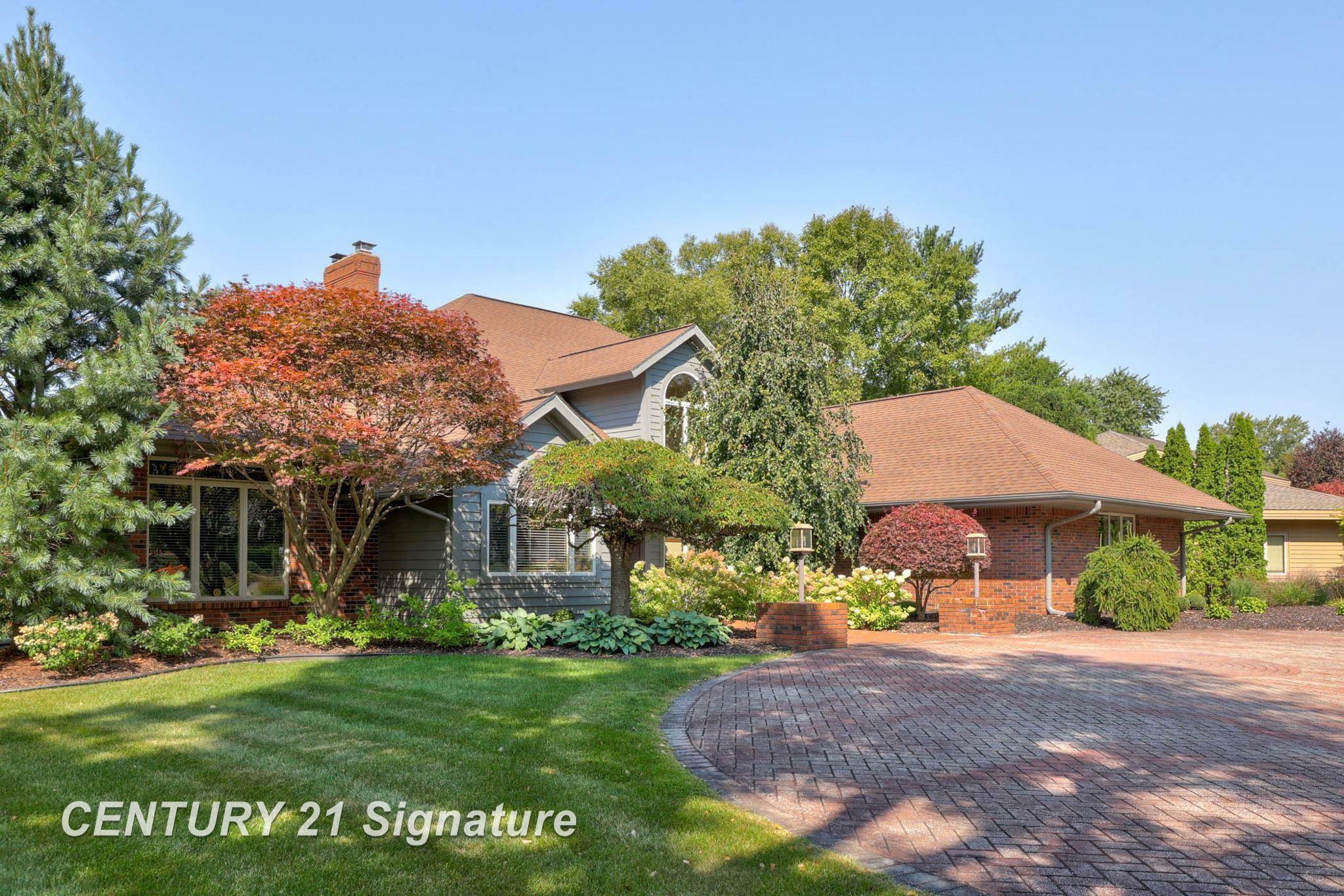 Property Photo:  459 Golfview  MI 48638 