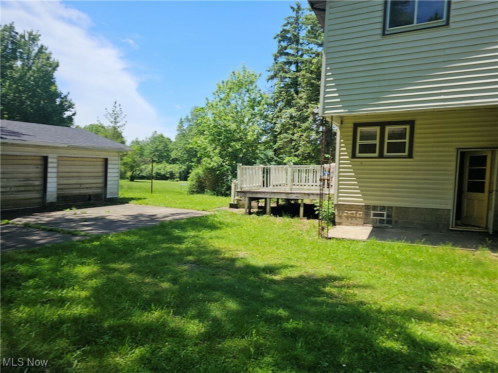 Property Photo:  611 State Road NW  OH 44483 