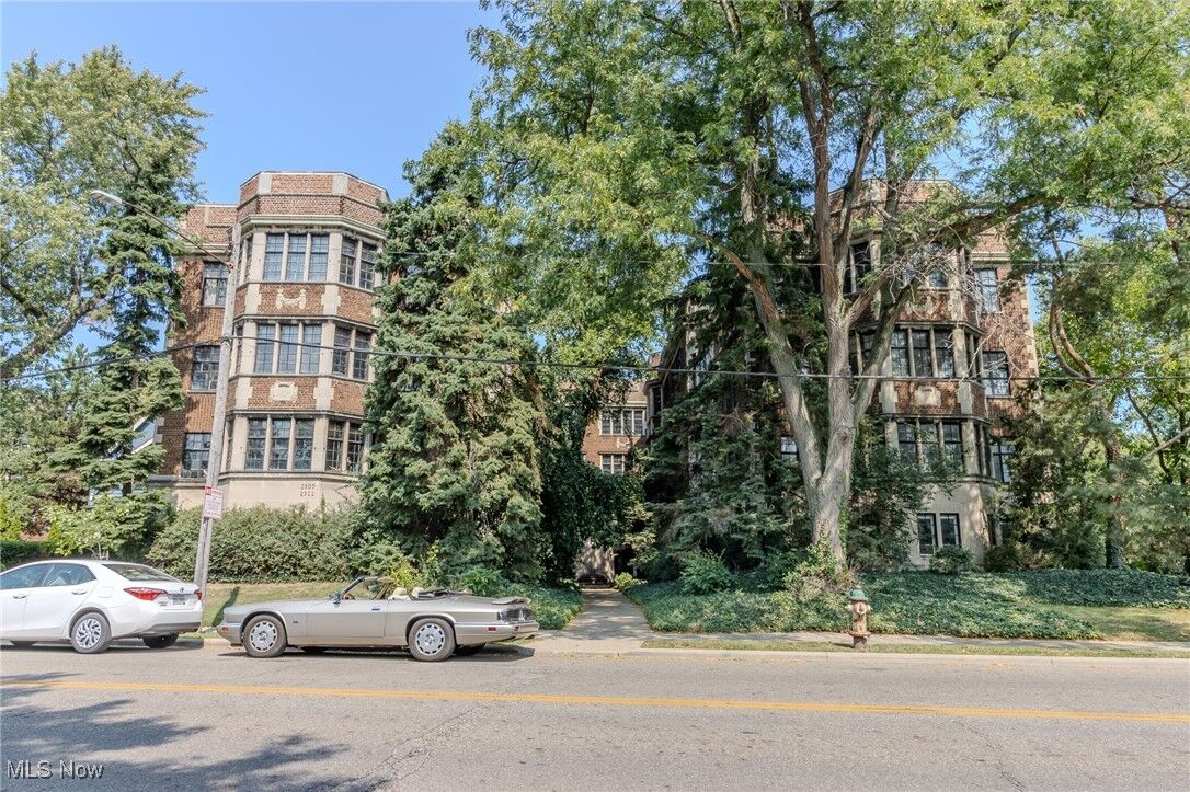 Property Photo:  2511 Overlook Road 4  OH 44106 